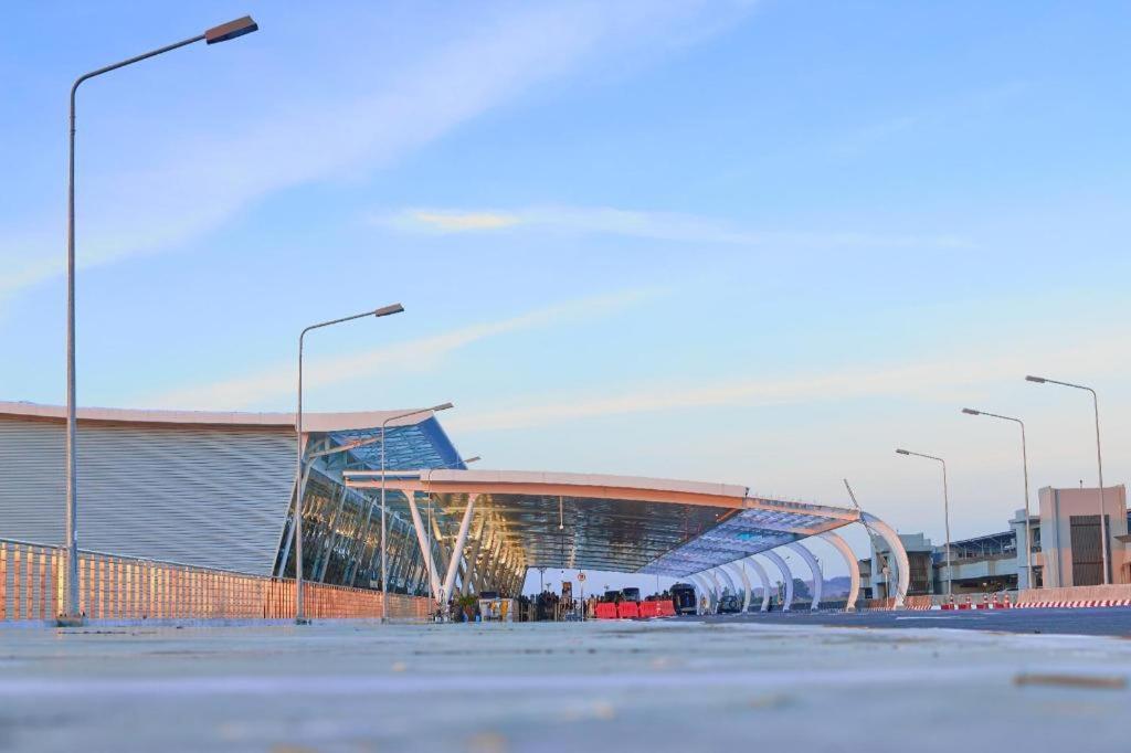 At Night Airport Resort Nai Yang Zewnętrze zdjęcie